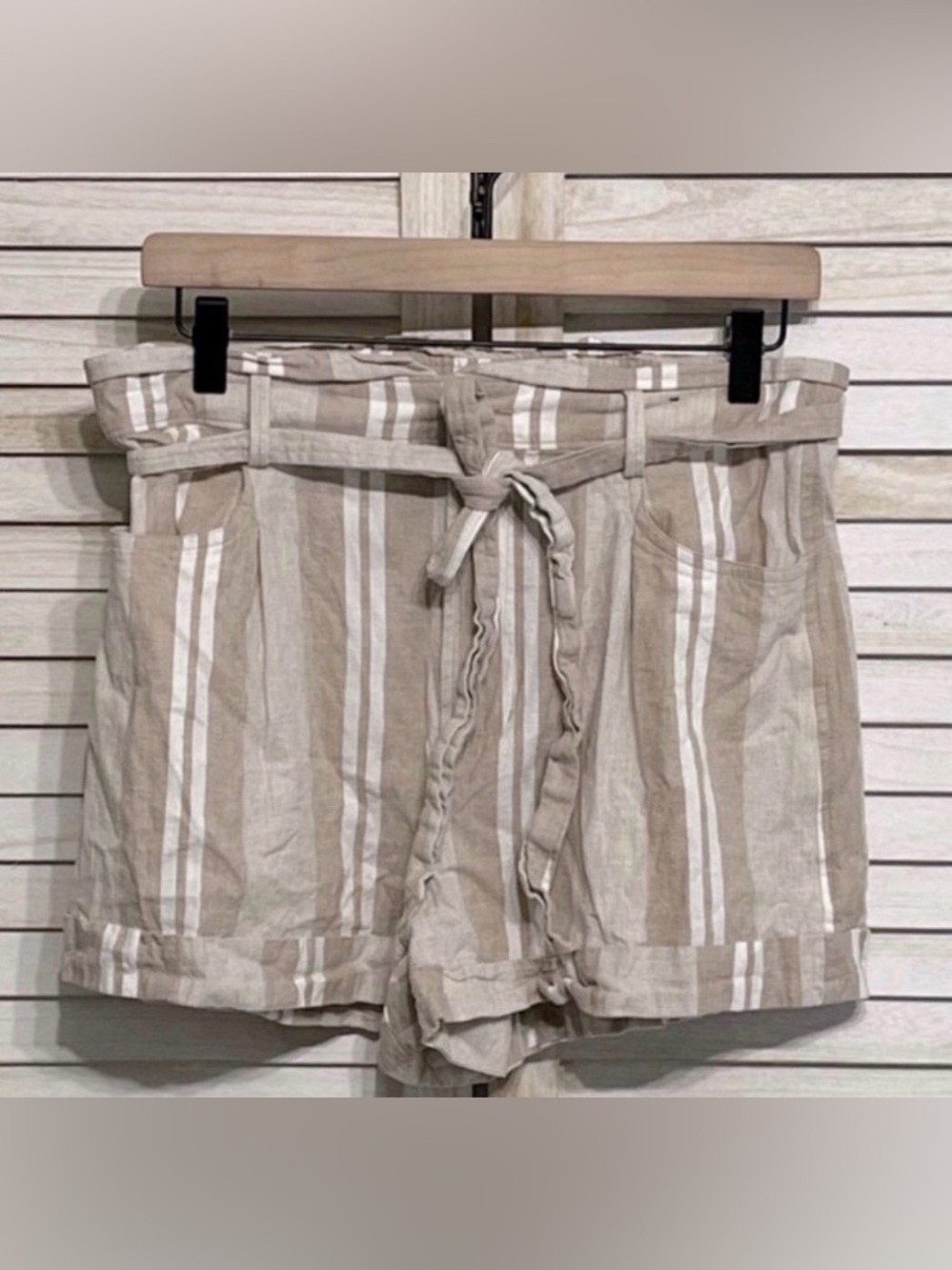 Express Shortie Linen Shorts Khaki/White Women’s Size M PRICE FIRM